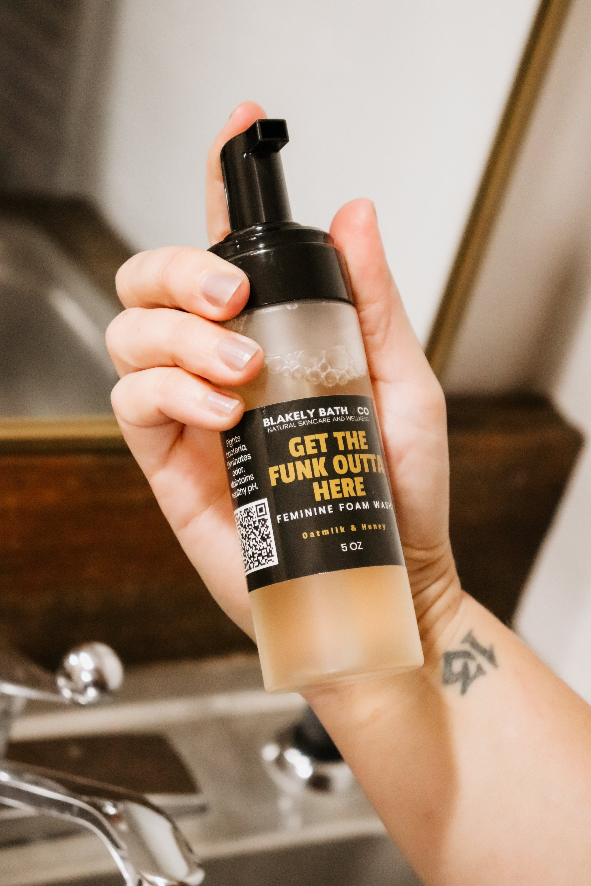 Feminine foam wash – natural pH-balanced intimate cleanser for freshness and sensitive skin by Blakely Bath & Co
