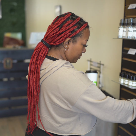 Shannon White sharing her testimonial on Silk Dream Moisturizing Cream by Blakely Bath & Co – a natural skincare product review for sensitive skin, highlighting smooth, hydrated, and nourished skin.