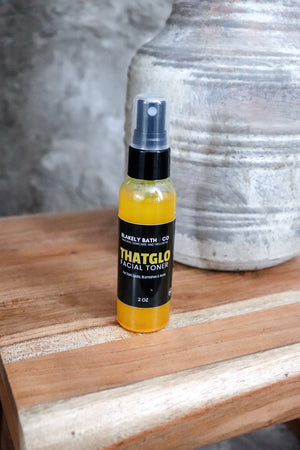 ThatGlo Turmeric Facial Toner – a brightening toner designed to help fade dark spots, even skin tone, and combat acne. Formulated with turmeric and natural botanicals for a radiant, healthy glow. Perfect for all skin types - Blakely Bath & Co 